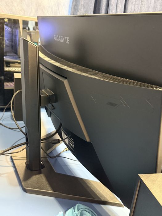 Монитор Gigabyte M32QC