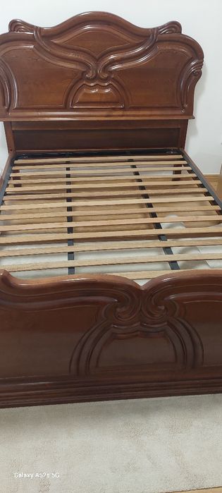 Cama em madeira maciça