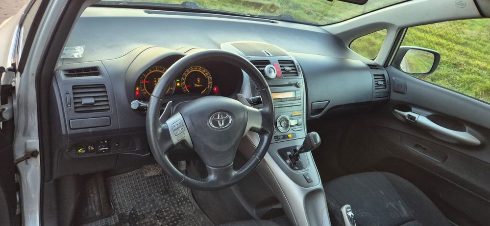 Toyota Auris 1.6 124km automat LPG