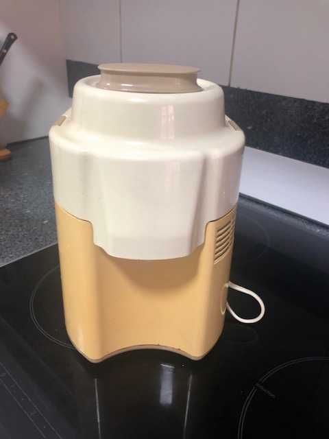 Maquina centrifugadora de  sumos Moulinex modelo 753