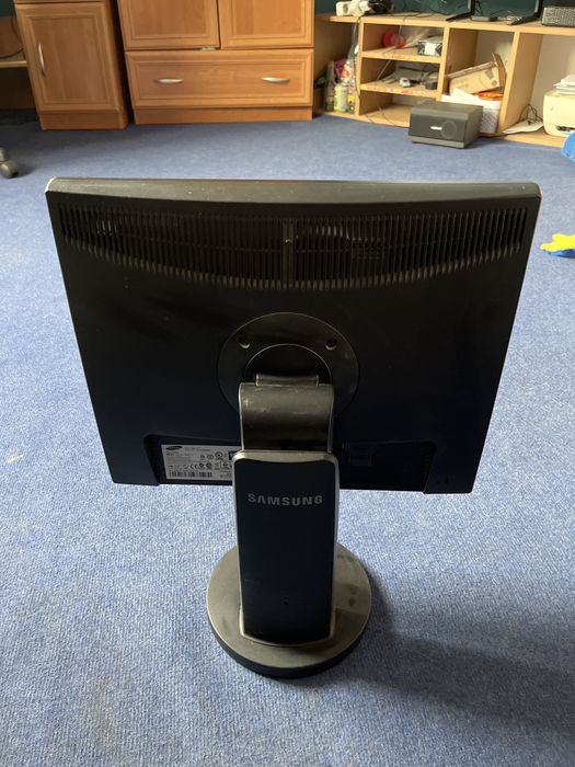 Monitor Samsung kwadratowy