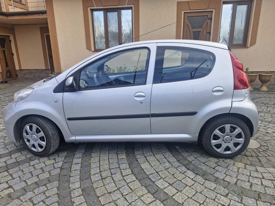 Продам Peugeot 107р. 1.0 бензин, автомат. 2009 р.в.
