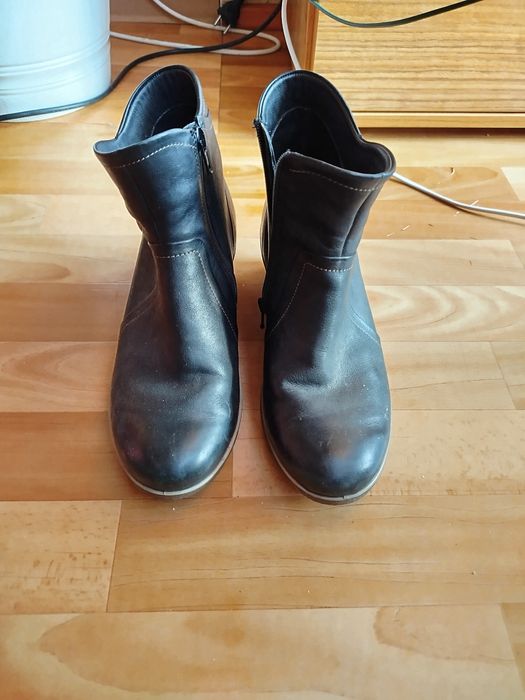 Buty botki damskie na koturnie  firmy Ecco