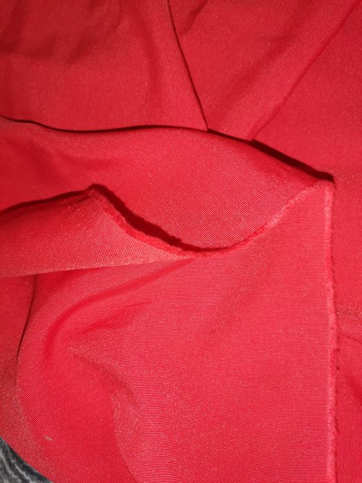 Продам красную ткань.