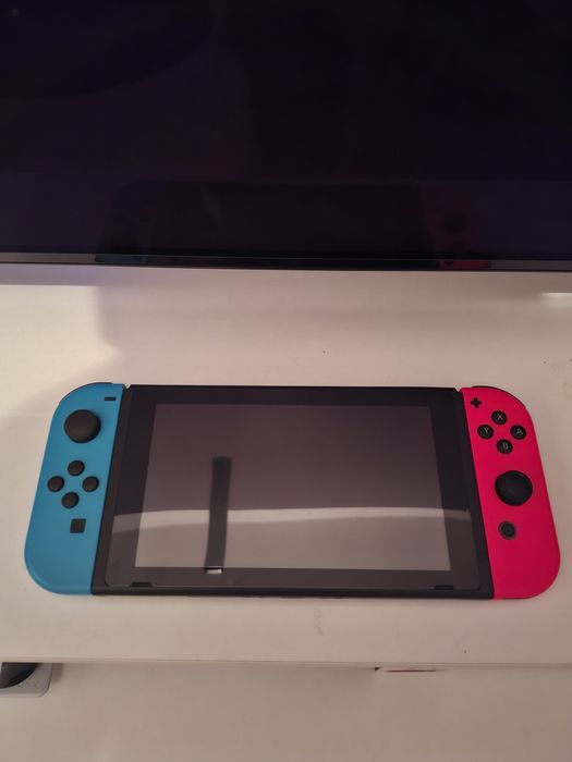 Nintendo Switch v2 + Etui + Komplet Akcesoriów