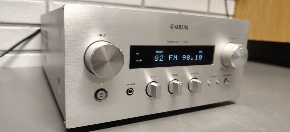 Amplituner Stereo YAMAHA R-840.
