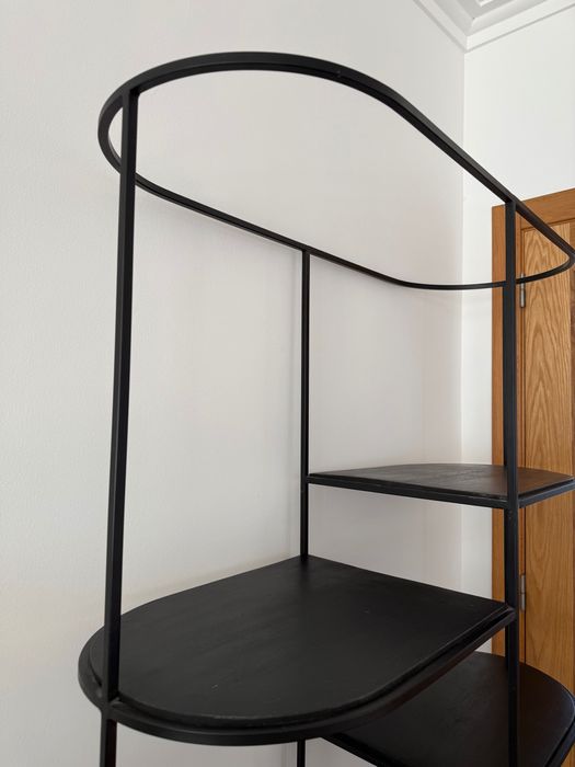 Estante preta Area