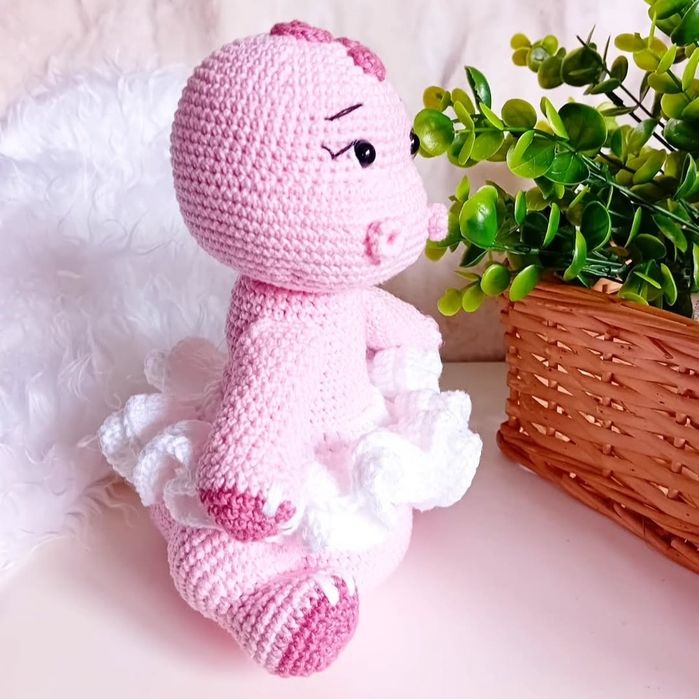 Mel, bonequinha em amigurumi