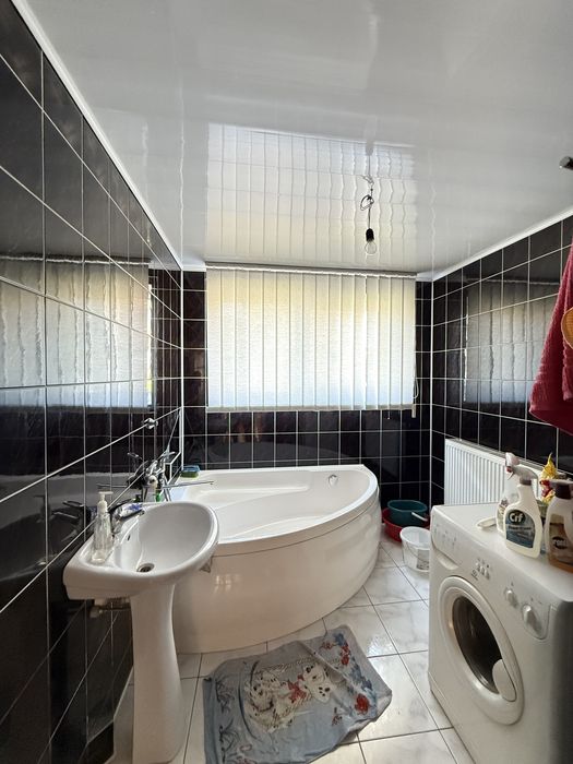 Продається просторий будинок