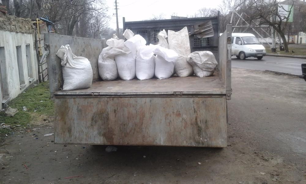 щебень,песок,чернозем,уголь,керамзит,,сыпец в мешках и насыпь