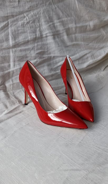 Nowe Czerwone lakierowane szpilki Gino Rossi 41