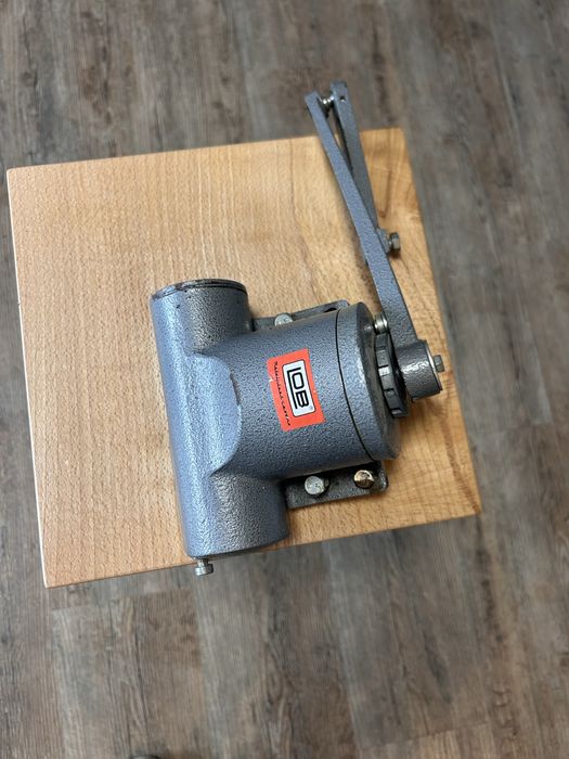samozamykacz hydrauliczny marki LOB, model SW01B