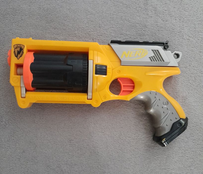 Бластер Nerf N-Strike Maverick REV-6 Hasbro пістолет