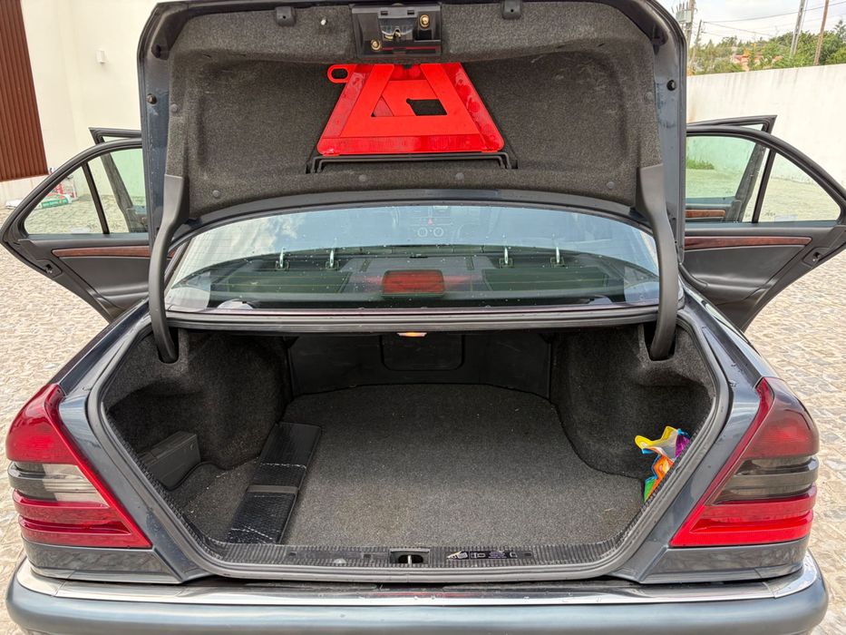 Mercedes-Benz C 250 — fotografia 3