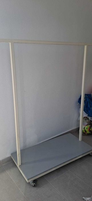 Estantes loja roupa e equipamento de loja