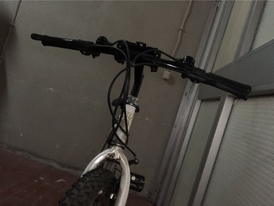 Bicicleta usada de adulto