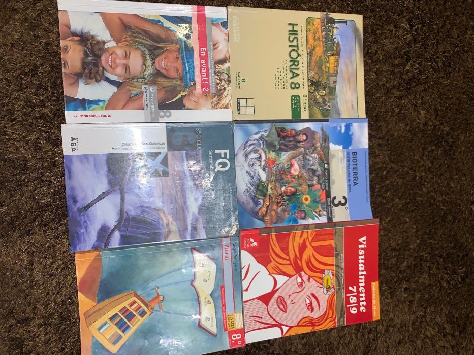 Livros 8° ano histórias ciências francês português