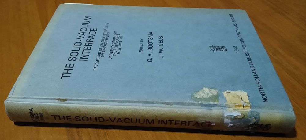 The solid-vacuum interface  Bootsma  Geus.