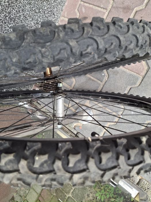 2 kompletne kola rowerowe 26"/ przod -tyl