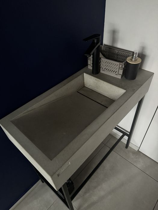 Рукомийник з бетону у стилі лофт