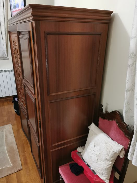 Mobília de quarto completa. Madeira maciça