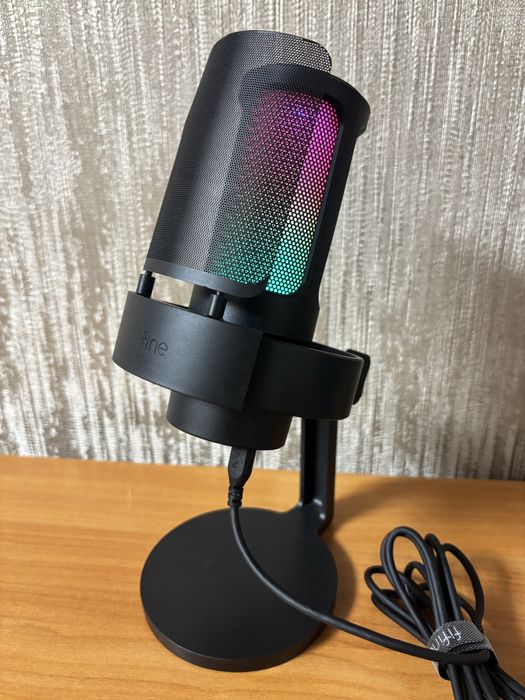 Студійний конденсаторний мікрофон Fifine A8 з RBG підсвіткою