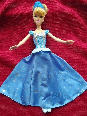 Lalka Barbie Kopciuszek z funkcją tańca