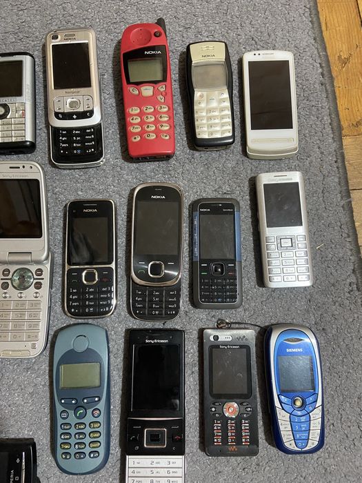 Лот мобильных телефонов Nokia, и другие