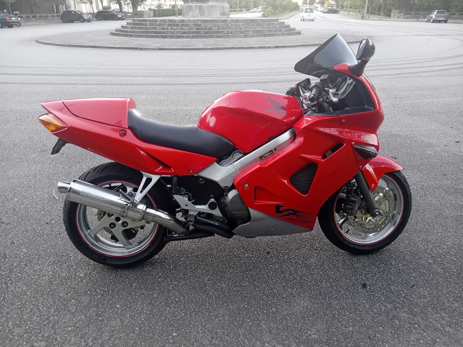Magnífica Honda VFR 800 Fi