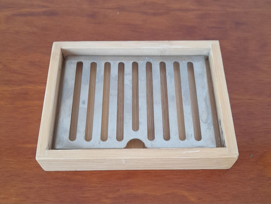 Saboneteira em madeira caixa