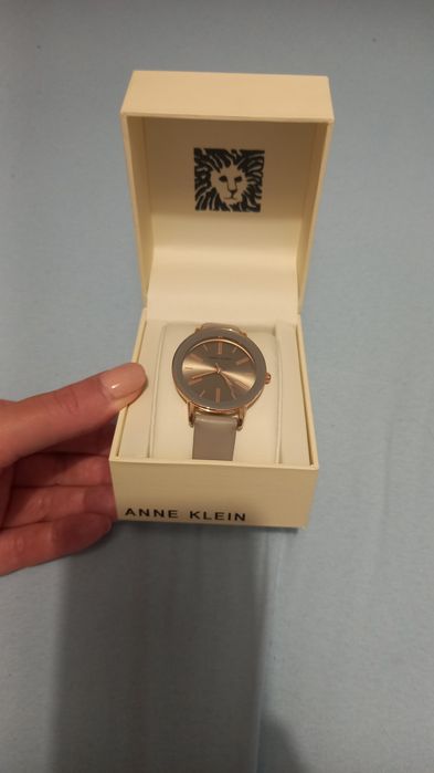 Продам жіночий годинник Anne Klein