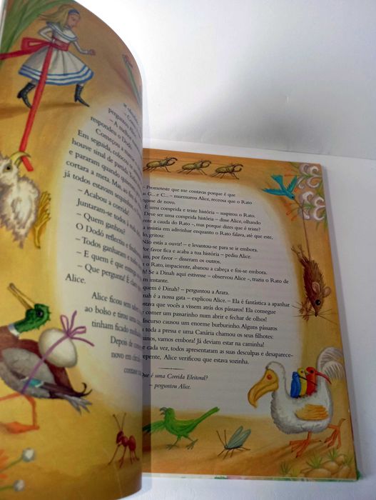Alice no País das Maravilhas - Clássicos Juvenis