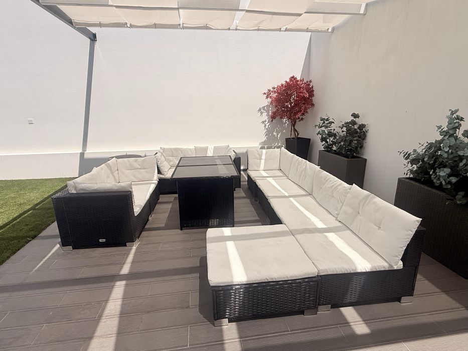 Conjunto de sofas e mesa jardim
