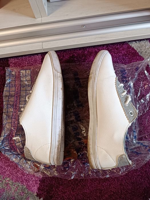 Продам кроссовки