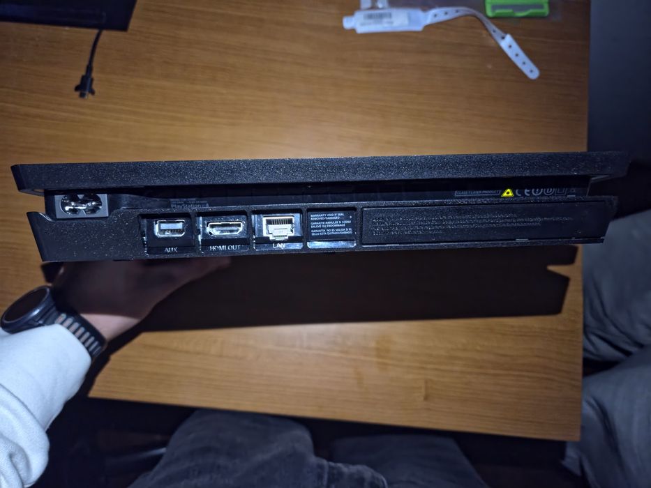 Ps4 Slim 500gb com comando e jogos