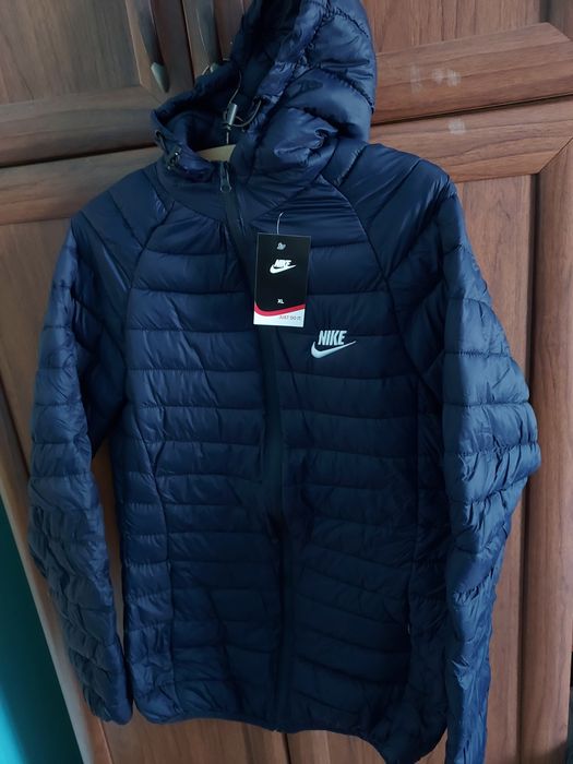 Kurtki damskie zimowe. Wyszywane logo.  Rozmiar S.M.