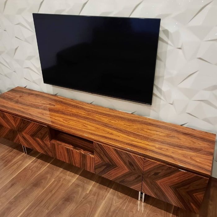 Móvel Tv 4Portas 2Gavetas Pau Ferro Brilho e Inox Dourado