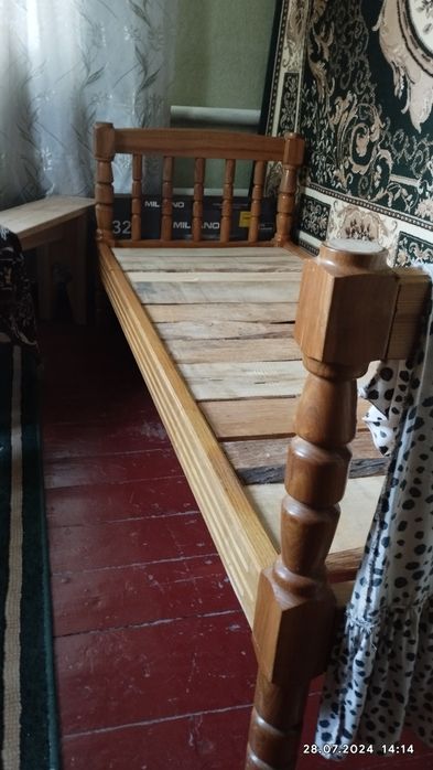 Кровать с матрасом