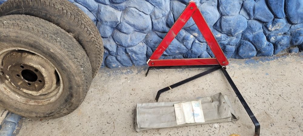 Знак аварiйной зупинки,новий з паспортом Ссср.1000грн,торг.