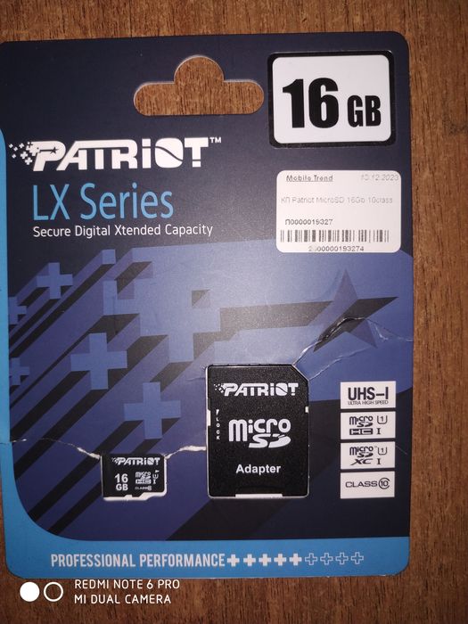 Карта пам'яті 16 ГБ.