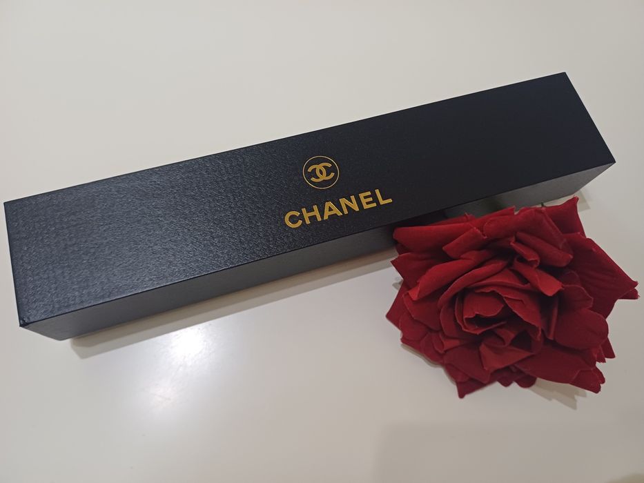 Pìekny parasol Chanel- nowy