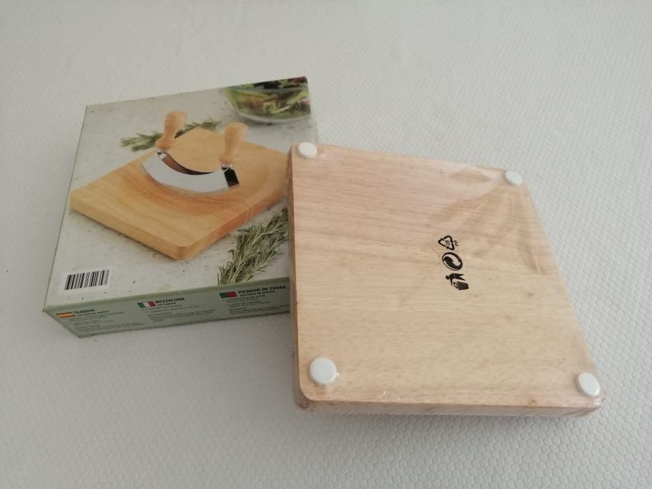 Tábua com faca p/ ervas aromáticas NOVA, plastificado e Embalado