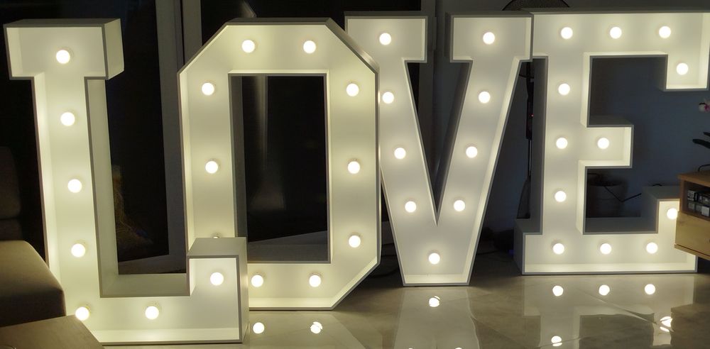 Napis LOVE wesele