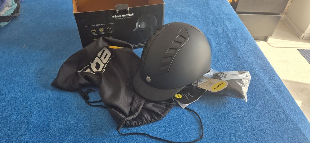 Kask jeździecki nowy Back on Track MIPS 56