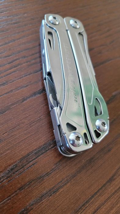 Multitool leatherman wingman