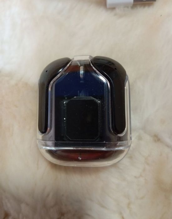 Наушники беспроводные блютуз.