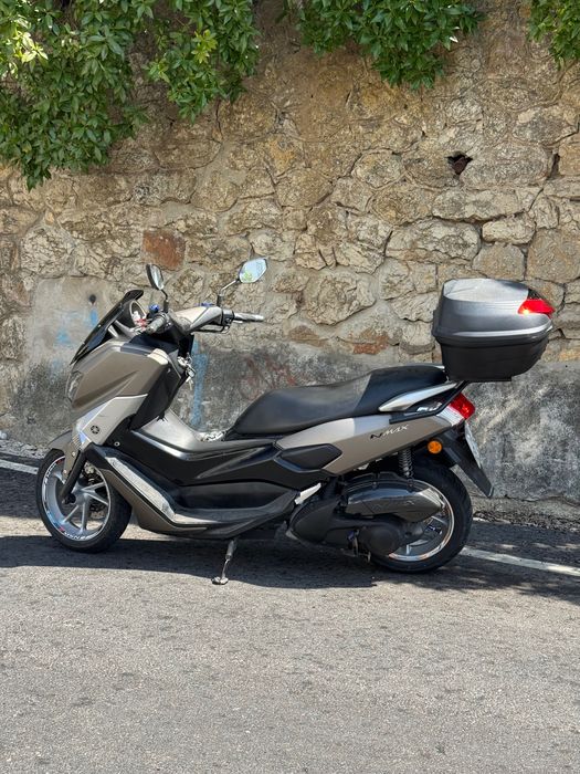 Nmax 125 Ótimo estado de conservação com Top Case