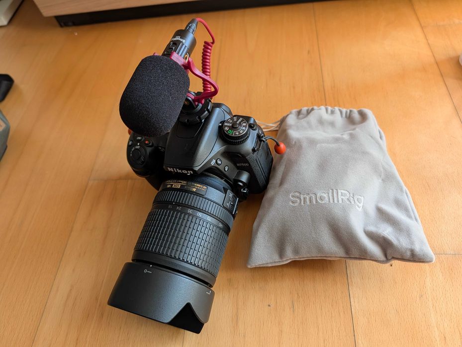 Nikon D7500 Full Extras - Flash, Microfone, ActionCam