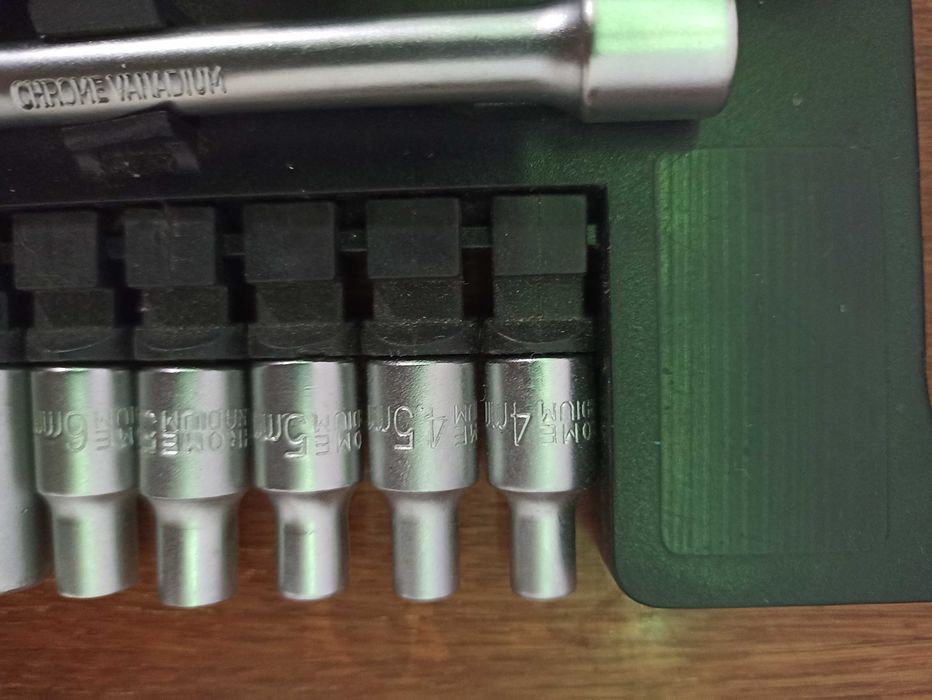 Набор торцевых ключей / головок 4-17 с трещоткой 1/4" Miol + подарок