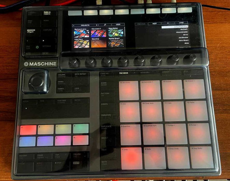 【ほぼ新品】 NATIVE INSTRUMENTS MASCHINE MK3 Native Instruments ドラムマシン・サンプラー MASCHINE MK3